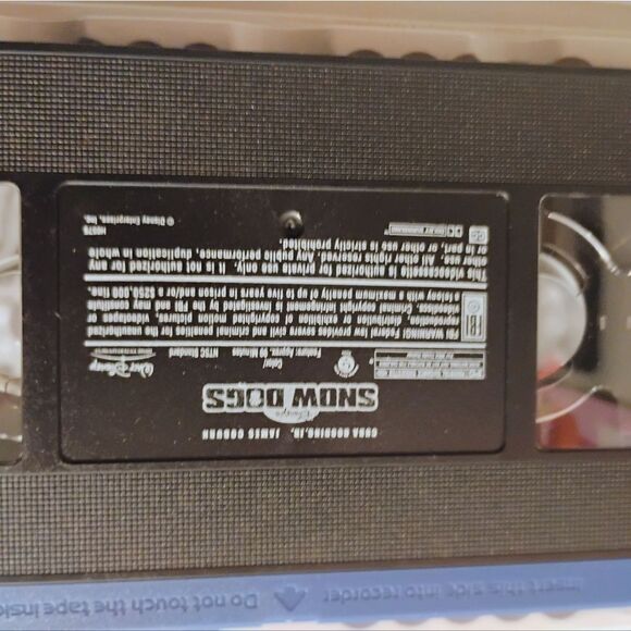 Disney's Snow Dogs Family Adventure Movie on VHS - Picture 2 of 4